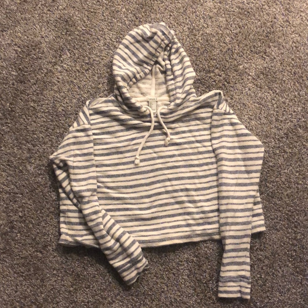 Cropped hooded sweater